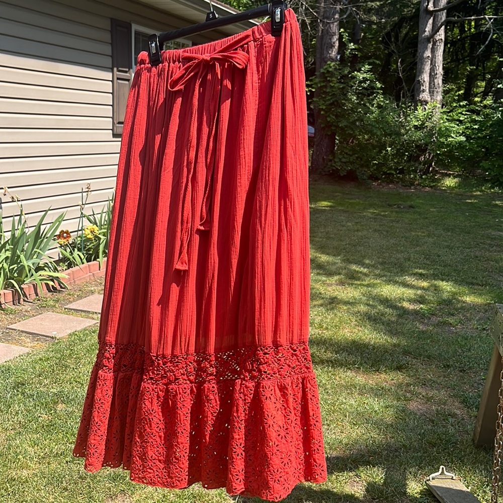 Beautiful Free People skirt with delicate detail!